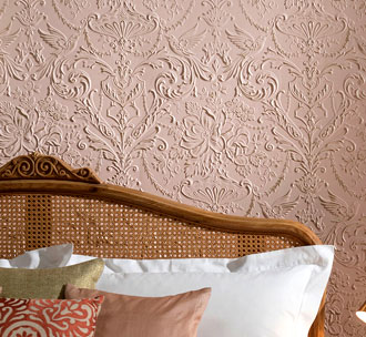 englische Lincrusta Tapete rosa Detail im Altbau Schlafzimmer