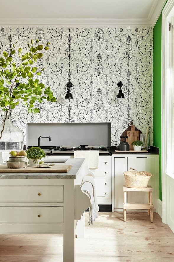 englische Tapete Little Greene Stil Ornamente schwarz weiß grau aus England in der Küche