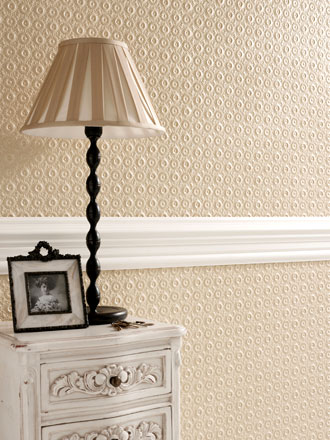 englische Lincrusta Tapete grafisches Muster in beige als Wandverkleidung im Wohnzimmer, Schlafzimmer oder Flur