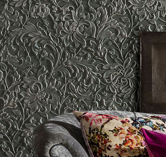 englische Lincrusta Tapete schwarz grau Detail im Wohnzimmer